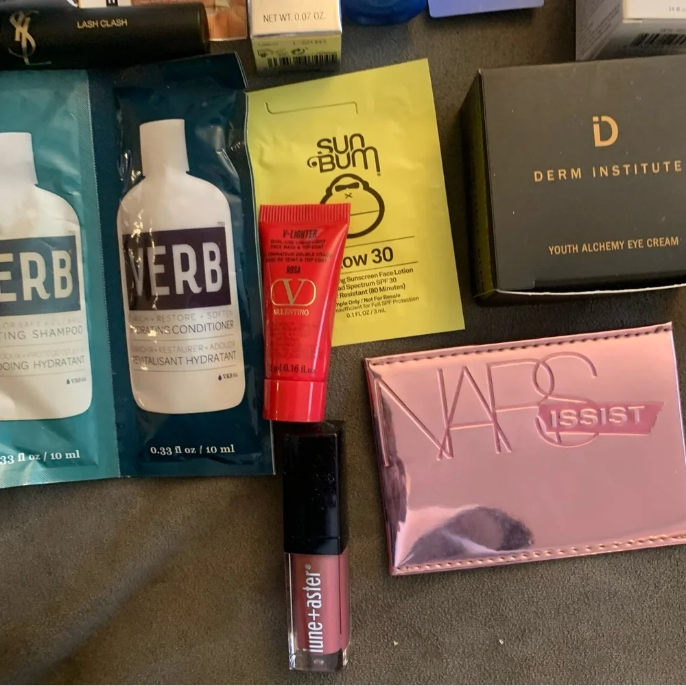Beauty bundle minis/samples - YSL, hourglass and more - Picture 5 of 6
